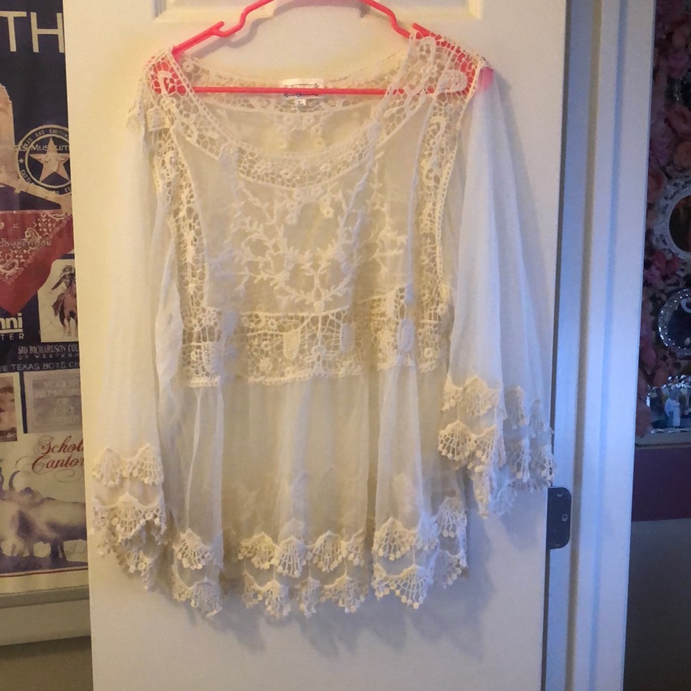 LIKE NEW LACE TOP